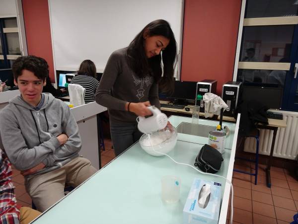 Recherche participative pour trouver les paramètres optimums afin de réaliser une mousse au chocolat à partir d'une légumineuse.